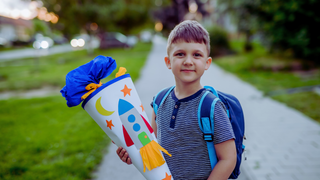 kind mit schultüte