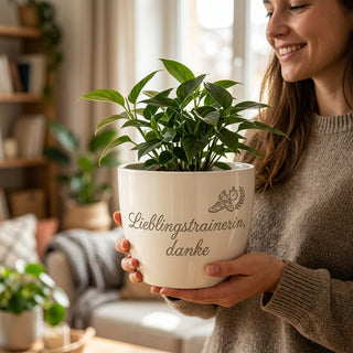 Personalisierter Blumentopf mit Gravur — Geschenk Hundetrainerin Abschied — im Wohnambiente