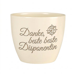 Personalisierter Blumentopf mit Gravur — Danke Geschenk Disponentin — Detailansicht der Lasergravur