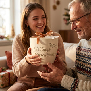 Personalisierter Blumentopf 'Lieblings-Modellbauer' — Geschenk für Modellbau-Enthusia... — als persoenliche Geschenk-Uebergabe