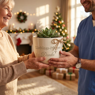 Personalisierter Blumentopf mit Gravur — Geschenk Krankenpfleger Danke — als persoenliche Geschenk-Uebergabe
