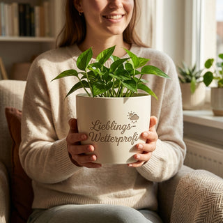Personalisierter Blumentopf mit Gravur — Geschenk Meteorologe Wetterfrosch — im Wohnambiente