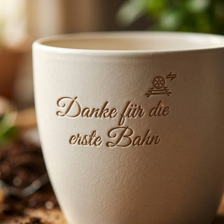 Personalisierter Blumentopf »Danke für die erste Bahn« — Geschenk Schwimmlehrer — Detailaufnahme