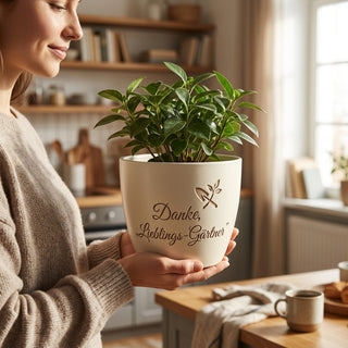 Personalisierter Blumentopf mit Gravur — Geschenk Landschaftsarchitekt — im Wohnambiente