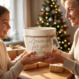 Personalisierter Blumentopf mit Gravur — Geschenk Bankkauffrau Abschied — als persoenliche Geschenk-Uebergabe