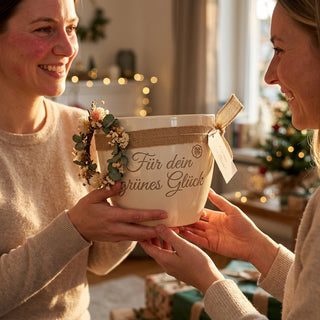 Personalisierter Blumentopf mit Gravur — Geschenk für die neue Meisterin — als persoenliche Geschenk-Uebergabe