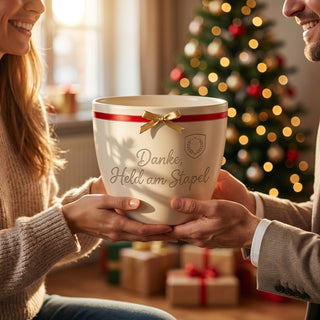 Personalisierter Blumentopf mit Gravur – Danke-Geschenk für Staplerfahrer — als persoenliche Geschenk-Uebergabe