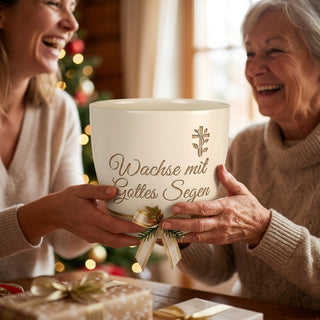 Personalisierter Keramik-Blumentopf mit Gravur — Geschenk Kaplan Primiz — als persoenliche Geschenk-Uebergabe