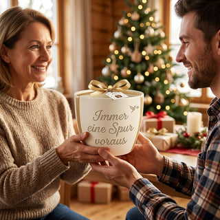 Personalisierter Blumentopf mit Gravur — Geschenk für Marathonläufer — als persoenliche Geschenk-Uebergabe