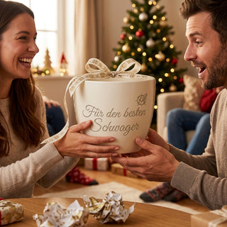 Personalisierter Blumentopf mit Gravur — Geschenk Schwager zum Geburtstag — als persoenliche Geschenk-Uebergabe