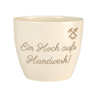 Personalisierter Blumentopf mit Gravur — Geschenk für Haustechniker — Detailansicht der Lasergravur