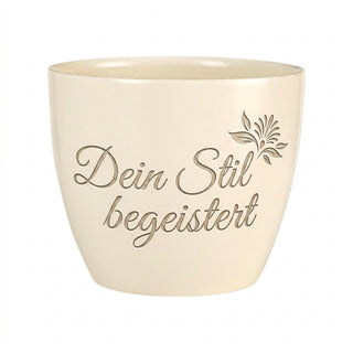 Personalisierter Blumentopf mit Gravur — Geschenk für Dekorateurin — Detailansicht der Lasergravur