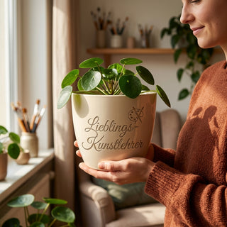 Personalisierter Blumentopf 'Lieblings-Kunstlehrer' — Geschenk Kunstlehrer Abschied — im Wohnambiente