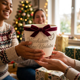 Personalisierter Blumentopf mit Gravur — Geschenk IT Administrator — als persoenliche Geschenk-Uebergabe