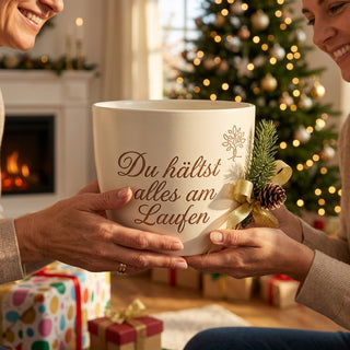 Personalisierter Blumentopf mit Gravur — Geschenk Mechatroniker Abschied — als persoenliche Geschenk-Uebergabe