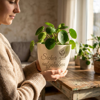 Personalisierter Blumentopf mit Gravur — Geschenk Sicherheitsmitarbeiter — im Wohnambiente