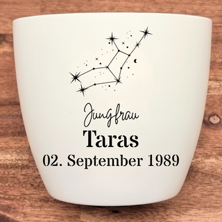 Weißer Blumentopf mit Sternbild Jungfrau, Name Taras und Datum 02. September 1989. Personalisiertes Geschenk.