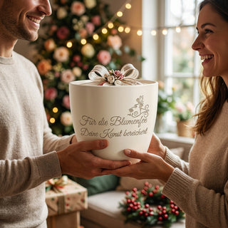 Personalisierter Blumentopf mit Gravur — Geschenk für Floristin — als persoenliche Geschenk-Uebergabe