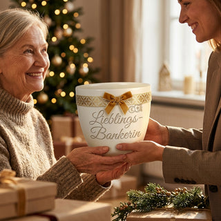 Personalisierter Blumentopf mit Gravur — Geschenk Bankerin Abschied — als persoenliche Geschenk-Uebergabe
