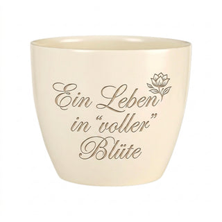 Persönliches Geschenk für die Jubilarin – Blumentopf mit Gravur — Detailansicht der Lasergravur