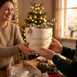 Personalisierter Blumentopf mit Gravur — Geschenk Elektroingenieur — als persoenliche Geschenk-Uebergabe