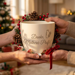 Personalisierter Blumentopf mit Gravur — Geschenk Molkereifachmann — als persoenliche Geschenk-Uebergabe
