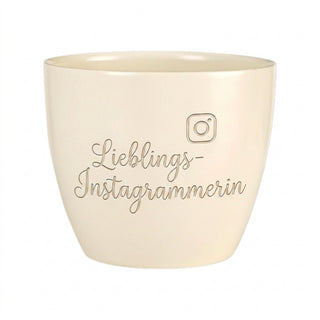 Personalisierter Blumentopf mit Gravur — Geschenk Instagrammerin — Detailansicht der Lasergravur