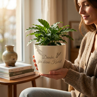 Personalisierter Blumentopf mit Gravur — Danke Geschenk für Keramikerin — im Wohnambiente