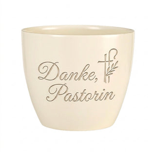 Personalisierter Blumentopf mit Gravur — Geschenk Pastorin zur Verabschiedung — Detailansicht der Lasergravur