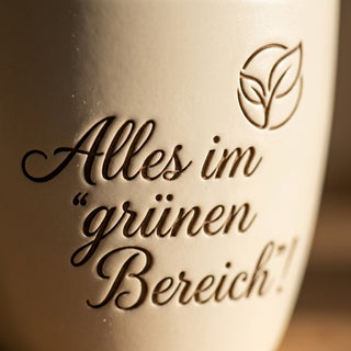 Personalisierter Blumentopf mit Gravur — Geschenk Lageristin — Detailaufnahme