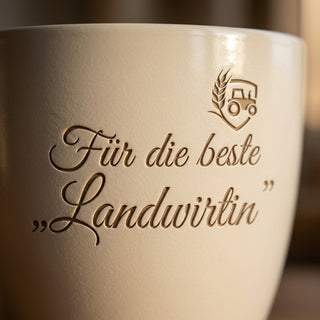Personalisierter Blumentopf 'Beste Landwirtin' — Gravur Geschenk Landwirtschaft — Detailaufnahme