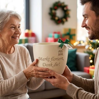 Personalisierter Blumentopf mit Gravur — Geschenk Marktleiter Wertschätzung — als persoenliche Geschenk-Uebergabe
