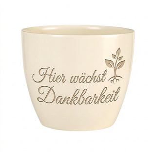 Personalisierter Blumentopf mit Gravur — Dankeschön für Notarfachangestellte — Detailansicht der Lasergravur