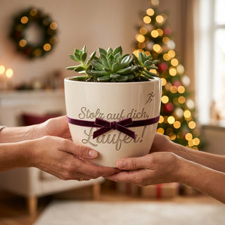 Personalisierter Blumentopf — Geschenk Marathonläufer Zieleinlauf — als persoenliche Geschenk-Uebergabe