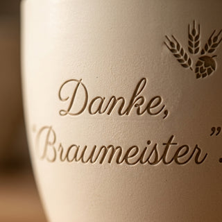 Einzigartiger Blumentopf mit Gravur – Danke, Braumeister! als perfektes Geschenk für Brauer — Detailaufnahme