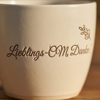 Personalisierter Blumentopf mit Gravur — Dankeschön Category Manager — Detailaufnahme