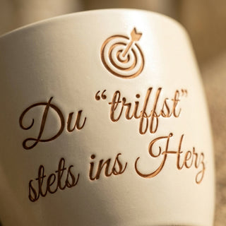 Personalisierter Blumentopf mit Gravur — Geschenk für Menschen mit Gespür — Detailaufnahme