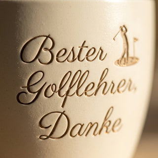 Personalisierter Blumentopf mit Gravur — Dankeschön Golflehrer Abschied — Detailaufnahme