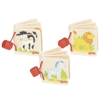 Goki Mini-Bilderbücher mit Kuh, Löwe und Zebra Motiven aus Holz für erste Leseabenteuer.