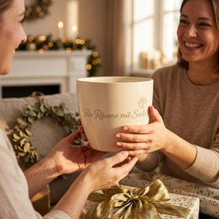 Personalisierter Blumentopf mit Gravur — Geschenk Architektin Einzug & Geburtstag — geschenk_uebergabe