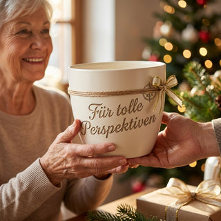 Personalisierter Blumentopf mit Gravur — Geschenk Kameramann Abschied — als persoenliche Geschenk-Uebergabe