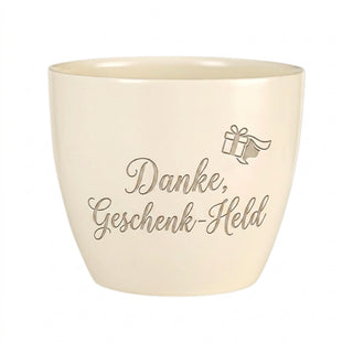 Personalisierter Blumentopf mit Gravur — Geschenk für Cutter & Bastel-Fans — Detailansicht der Lasergravur