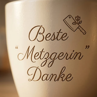 Persönlicher Blumentopf für die Beste Metzgerin – Dankeschön mit Gravur — Detailaufnahme