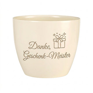 Personalisierter Keramik-Blumentopf mit Gravur für den Geschenk-Meister — Detailansicht der Lasergravur