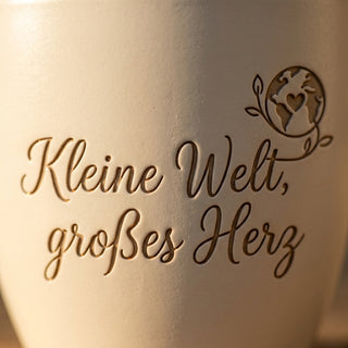 Personalisierter Blumentopf mit Gravur – Geschenk für Modelleisenbahner — Detailaufnahme