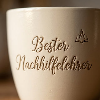Personalisierter Blumentopf mit Gravur 'Bester Nachhilfelehrer' – Dankeschön Geschenk — Detailaufnahme