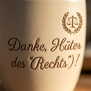 Personalisierter Blumentopf mit Gravur — Danke Geschenk für Justizbeamte — Detailaufnahme