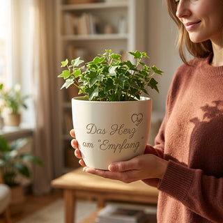 Personalisierter Blumentopf mit Gravur — Geschenk Empfangsdame Abschied — im Wohnambiente
