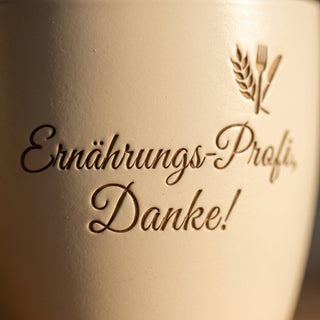 Personalisierter Blumentopf mit Gravur — Danke Geschenk für Ernährungsberaterin — Detailaufnahme