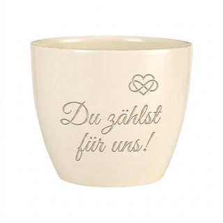 Personalisierter Blumentopf mit Gravur — Geschenk Mathelehrer Abschied — Detailansicht der Lasergravur
